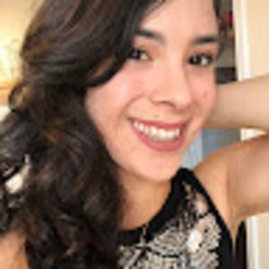 Meet your Posher, Larissa